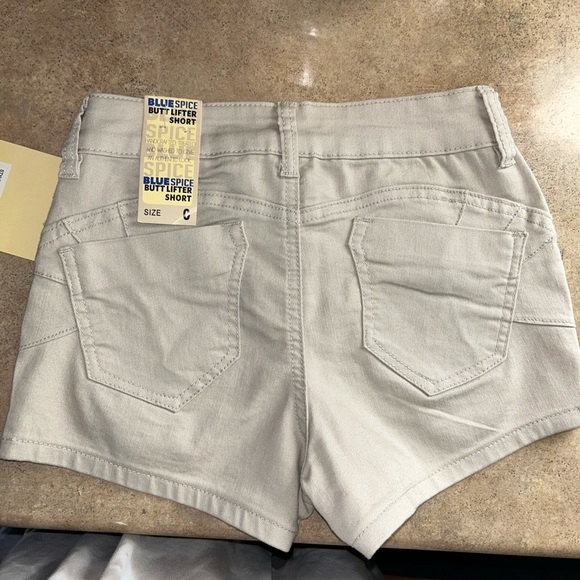 Blue Spice shorts - light tan stretch denim shorty length NWT - Picture 2 of 8